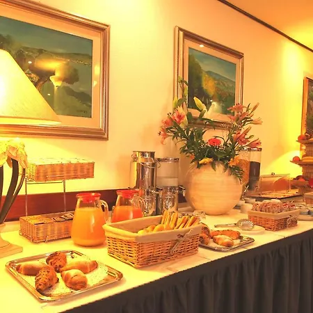 Moderno Hotel 3*