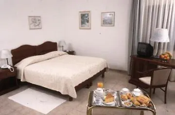 Moderno Hotel 3*